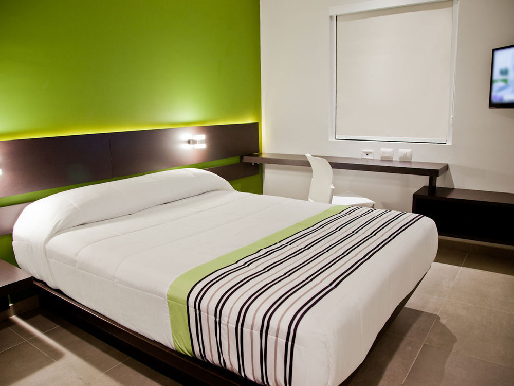 ซิตี้ เอ็กซ์เพรส จูเนียร์ อะกวสกาเลียนเตส เซนโตร Hotel อากวสคาเลียนเทส ภายนอก รูปภาพ